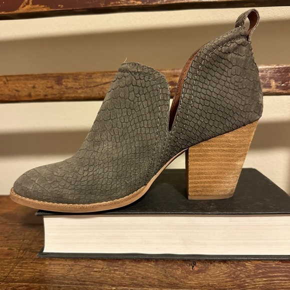 Jeffrey Campbell Rosalee Taupe Snake Embossed Leather Ankle Boots - Picture 5 of 13